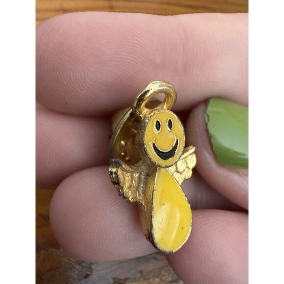 Vintage Yellow Smiley Face Angel Lapel Pin Tie Tack - Picture 2 of 5
